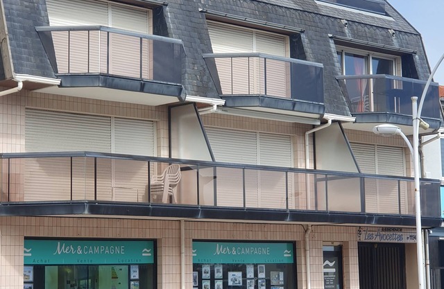 "Les Avocettes" 430 m walk from the beach and 2 minutes from the center.