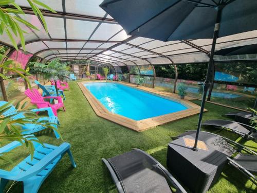 Les Chalets de SAUMUR, Piscine & Parc boisé, 100m du CadreNoir