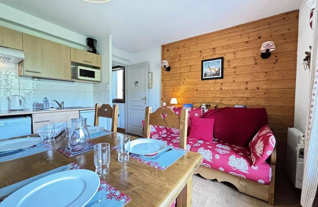 Les Evettes Chalets - Residence with pool at the foot of the slopes