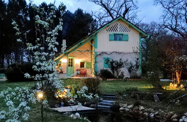 Les Hôtes Landes (Ch. Blue + Yellow)