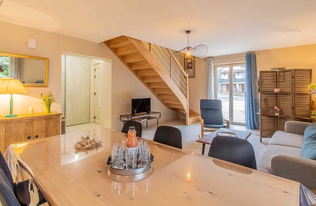 Les Hirondelles - Saillenard