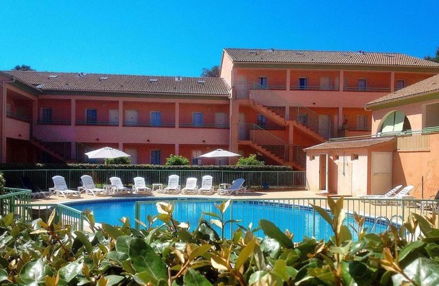 Les jardins de la mer marine de bravone - 2 chambres à lit plus sofa avec piscine à coté mer