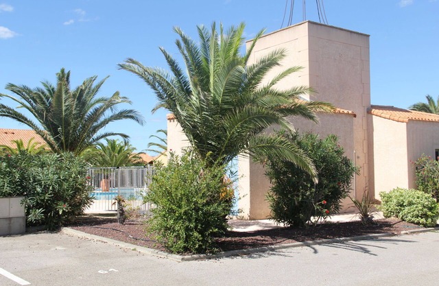 Les marines du Roussillon n 32 swimming pool tennis boules court 100m from the sea