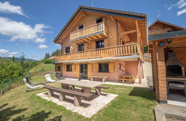 Les Marmottes, 10p with bb-football, billiards and bar