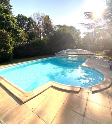 Les Mourguettes maison familiale avec piscine et garage sur 2000 m2 de terrain en campagne