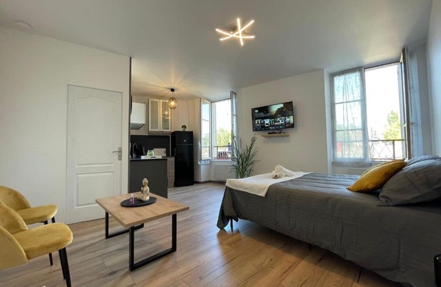 LES PIEDS DANS L’EAU - MORET CENTRE