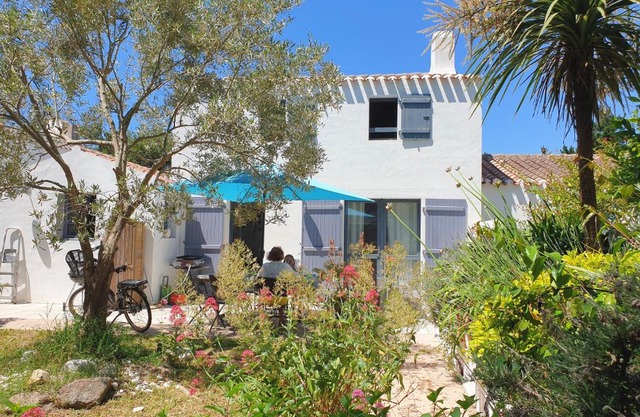 Les pieds dans l'eau: KER LILI (chez Liza)