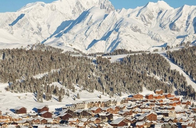 LES SAISIES: Two-room apartment close to the ski slopes, ideal for mountain biking