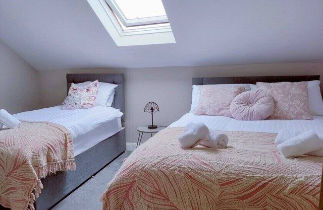 Less Than 2 Miles Away From City Center and Tourist Attractions in Belfast