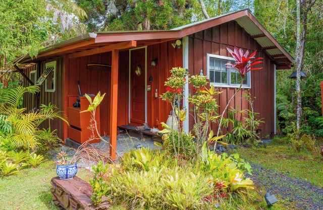 Less than a mile from Hawaii Volcanoes National Park