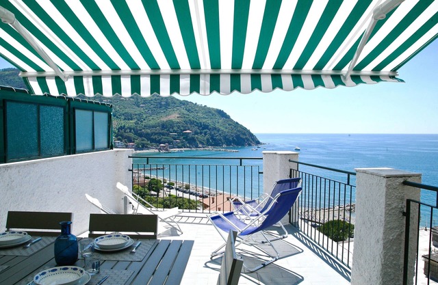LETIZIA'S HOUSE - La Terrazza Sul Mare -home with stunning views of the gulf