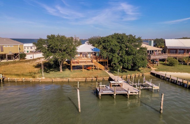 "Lewis Landing II" Waterfront with Dock, 5 Bedrooms, 2 Baths