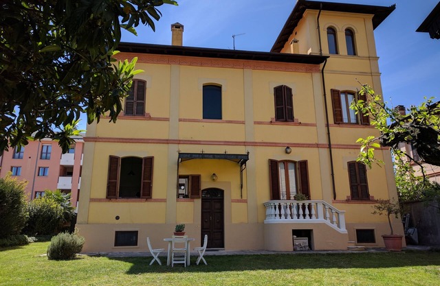 "Liberty House" - Double - "Green Mint" Room