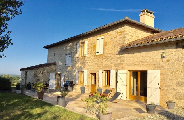 Light, airy and welcoming holiday home with fantastic views