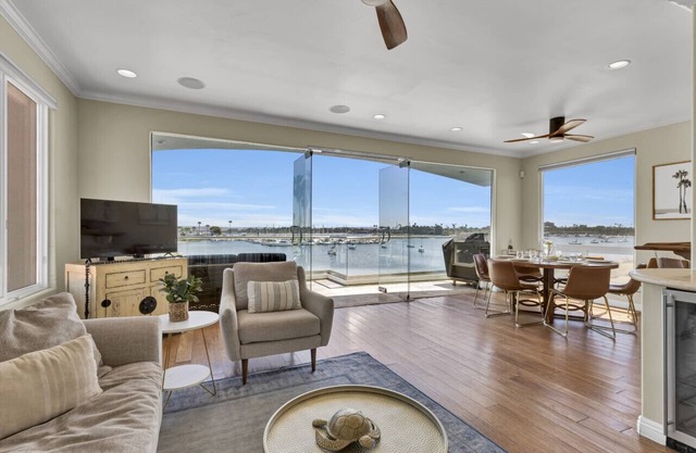Light And Airy Penthouse Overlooking Mission Bay!