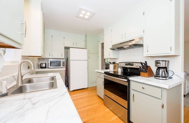 Light, Bright & Peaceful Retreat in Santa Cruz