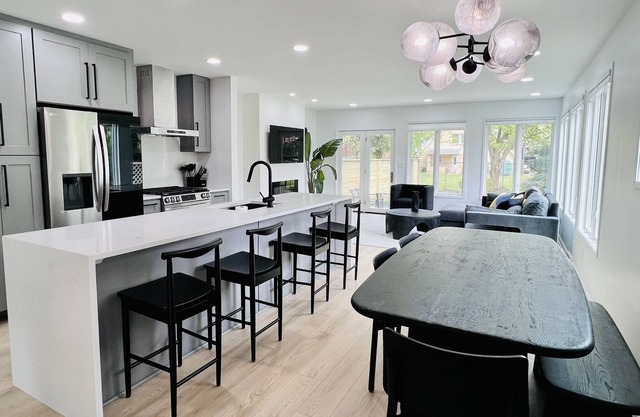 Light-Filled 3BR Home Best Area