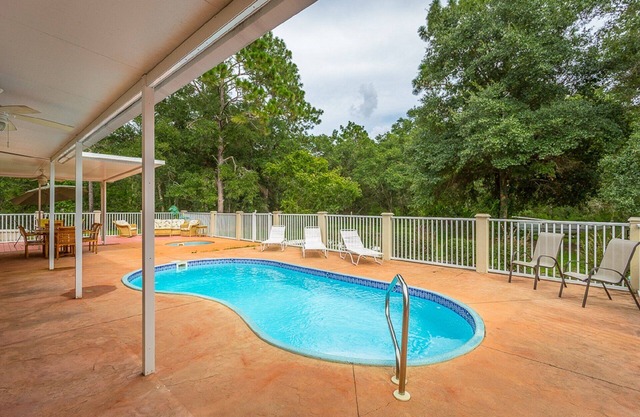 Lighthouse- 3BR/2BA house with pool!