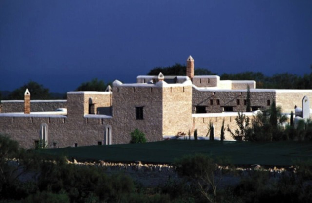 Like a hamlet overlooking the ocean - Service staff included