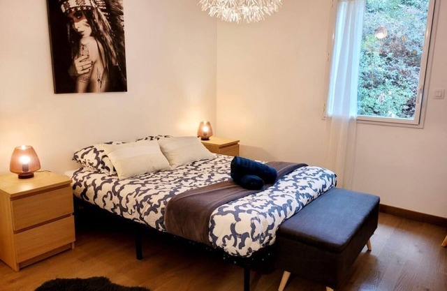 Lil Bretech: Terrace and covered parking