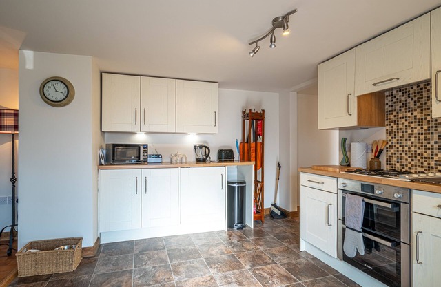 Lilac Barn - Wheelchair accessible cottage for four guests (Dog-friendly)