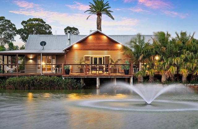 Lilies on Lovedale Estate - Heated Pool and Spa