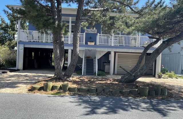 Lime Crush.Sweet studio apartment a 1/2 block to a private beach.