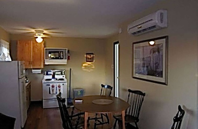 Linden Homestead: 2 Bedroom cottage on Century Farm property