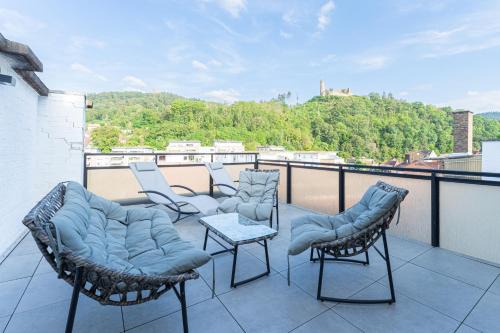 LiT LiVING - Luxury Penthouse - Box Spring