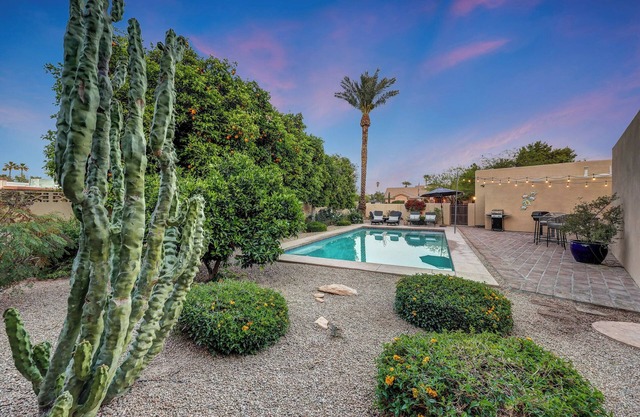 Litchfield park Oasis 4 bedroom 3 bath house within walking distance to WIGWAM