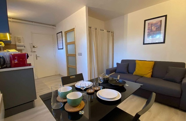 Little Cosy 4' Bretigny Train Station