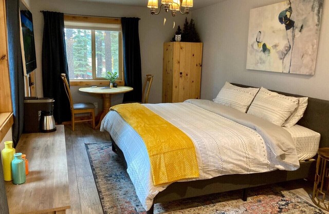 Little Dipper - Fall Couples Escape!