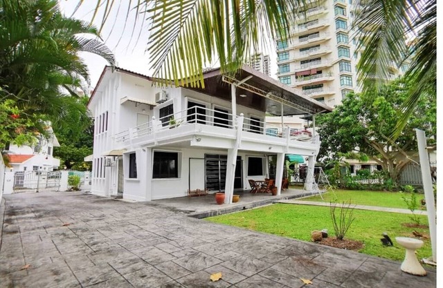 Little Heaven by Sky Hive, a beach front villa