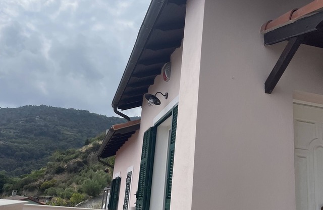 Little house in the hills overlooking the sea. Ideal for young couple