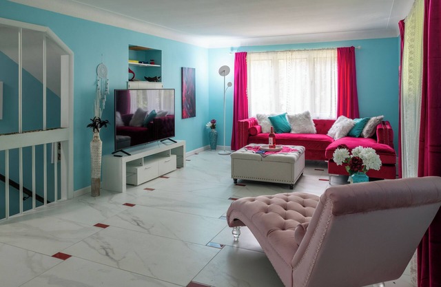 Little Paris 5 BR entire house - University Heights