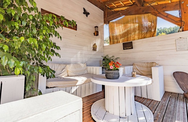 Little Périgord Paradise with Spa and Vegetable Garden