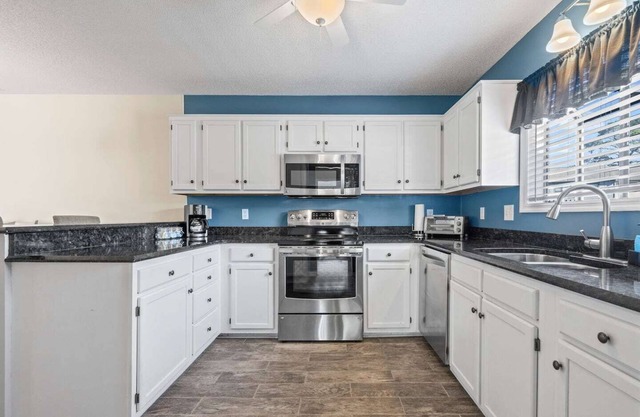 Little River-Condo-Sleeps 10 by Hostique