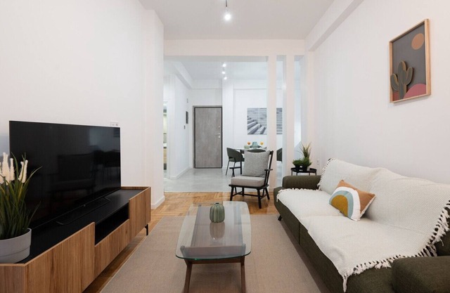 LIV - Comfortable & Stylish Escape in Pagrati