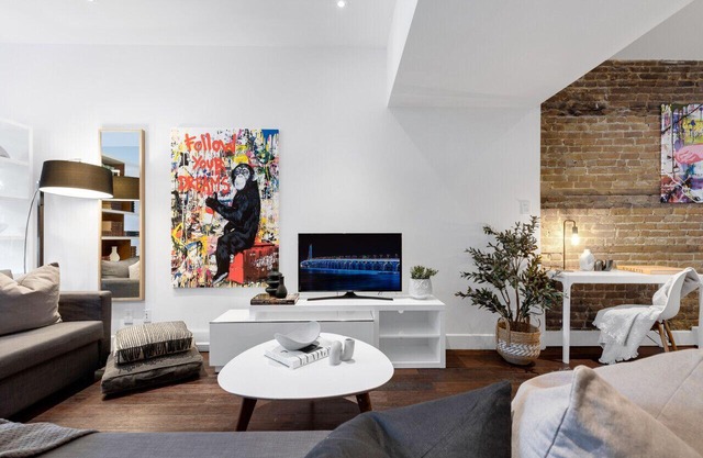 LiV MTL Soho-5 Deluxe Studio + Spacious Patio