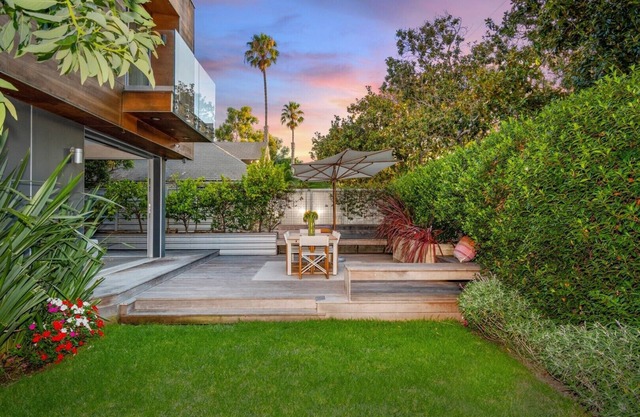 "Live the life" in Gorgeous Modern Luxury 5 Bd in Santa Monica, Walk to ALL!