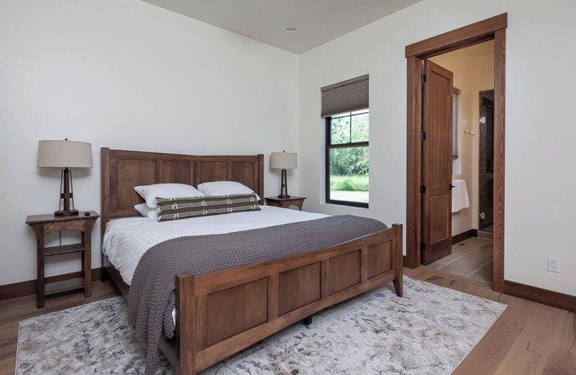 Live the Lodge Life | Luxe Home Near Trails, Lake & Spa Amenities