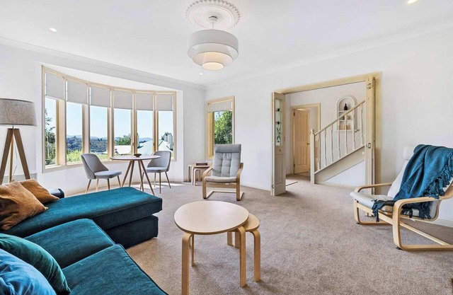 "Lizzy's Hideaway" – Close to City, Sleeps 6.