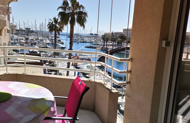 LOCATED APARTMENT IN PORT FREJUS