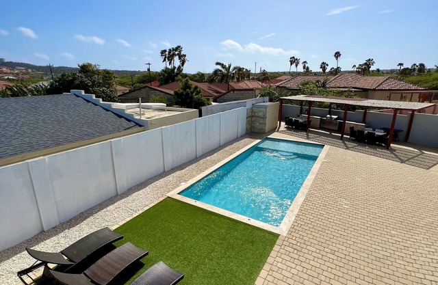 Located only minutes away from the Palm Beaches. 3 bedroom 4 beds 2 bath