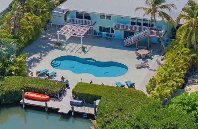 Location + Beautifully Appointed = Bay Breeze Marathon