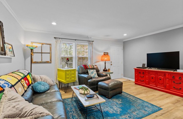 Location-Explore-Relax-Work!n*Serene* Forest Views