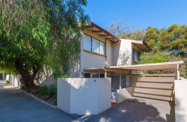 Location, location, location! Mosman Park Townhouse with a sunny courtyard!