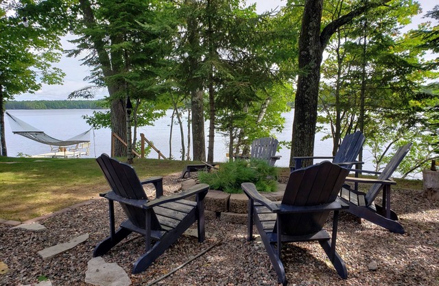 Location, Location, Location - Lake Kawaga Cozy Cottage