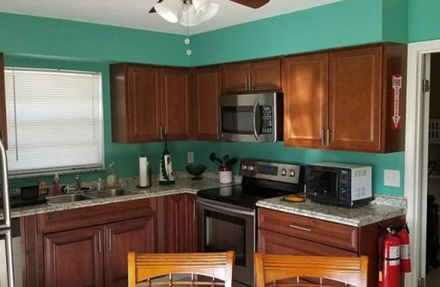 LOCATION! Only 5 mins to Wellington, 4 mins to Turnpike, 18 mins to the BEACH!