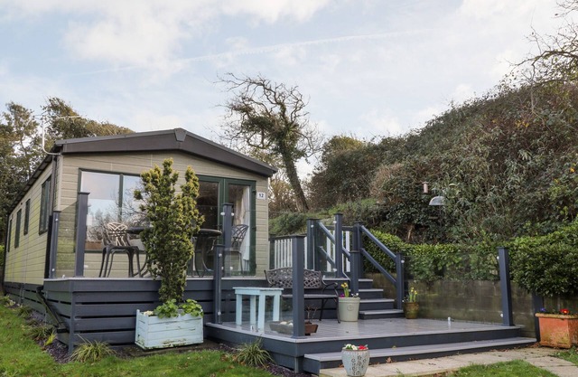 LODGE 12, family friendly, with pool in Downton, Hampshire